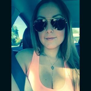 Meet your Posher, Roxana